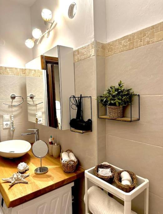 Seaterra Boutique Suite คาลามอส ภายนอก รูปภาพ